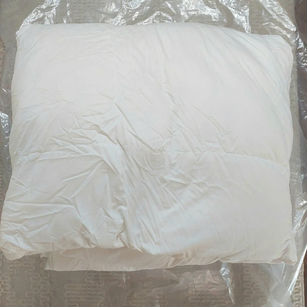 Down Alternative Comforter! Sz. Queen (Z21)